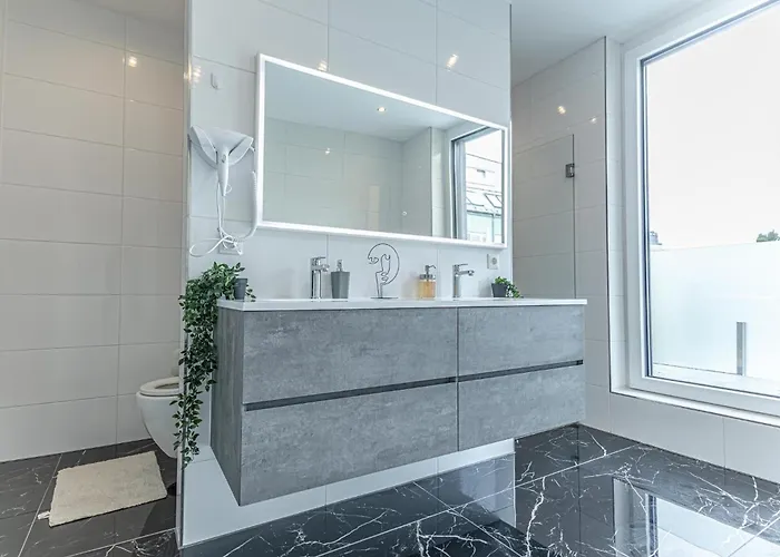 Luxury 6br With Private Pool & Sauna - Pets Allowed