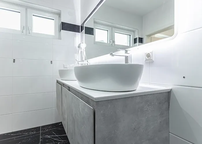 Luxury 6br With Private Pool & Sauna - Pets Allowed *