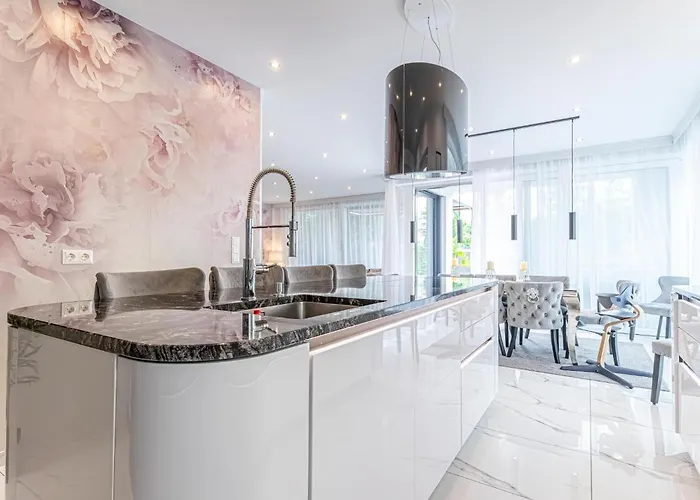 Luxury 6br With Private Pool & Sauna - Pets Allowed