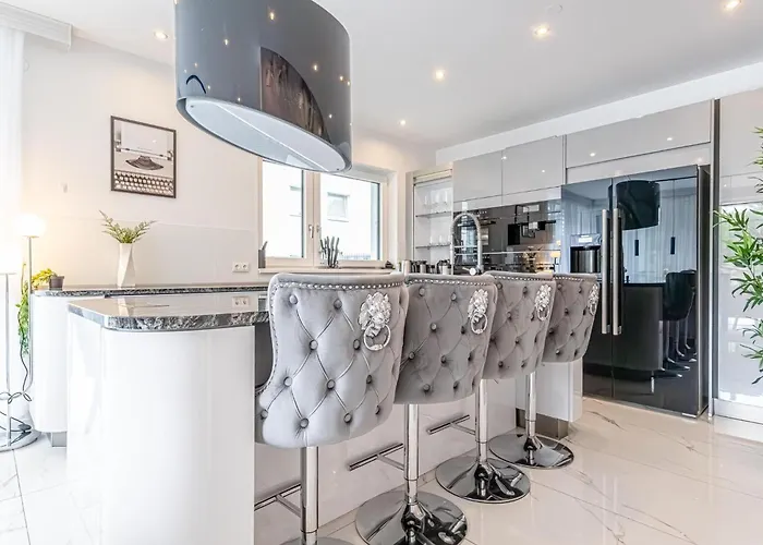 Luxury 6br With Private Pool & Sauna - Pets Allowed *