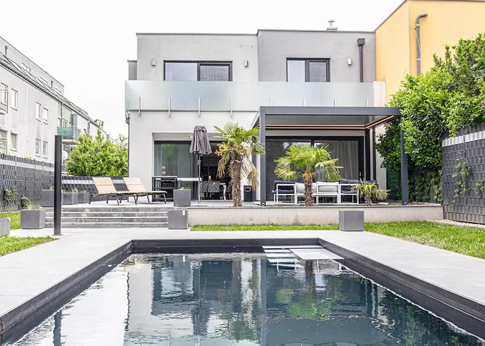 Βίλα Luxury 6br With Private Pool & Sauna - Pets Allowed