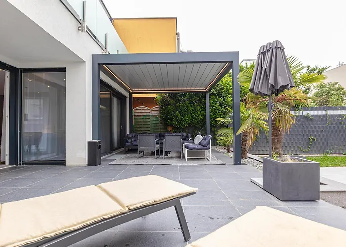 Luxury 6br With Private Pool & Sauna - Pets Allowed *
